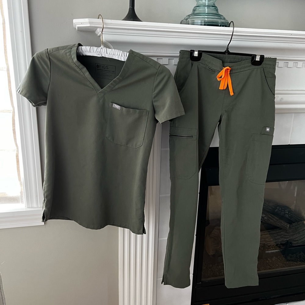 FIGS Sold out MOSS green olive set